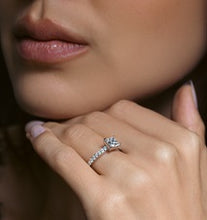 Load image into Gallery viewer, Stunning Princess Cut Engagement Ring
