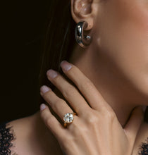 Load image into Gallery viewer, 4.69 Carat Round Brilliant Solitaire