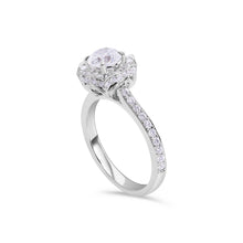 Load image into Gallery viewer, Elegant Flower Diamond Ring