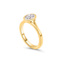 Load image into Gallery viewer, Oval Brilliant Diamond Solitaire.
